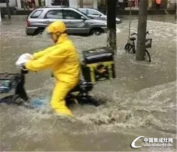 優(yōu)格：酷暑暴雨天，你的一份外賣是如何送到的？