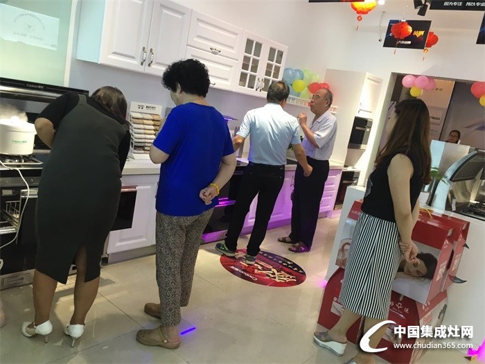 與國同慶！潮邦集成灶洛陽專賣店正式試營業(yè)