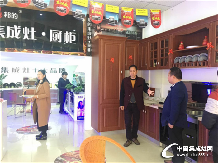 邦的總監(jiān)一行調研贛州專賣店，引領前進方向