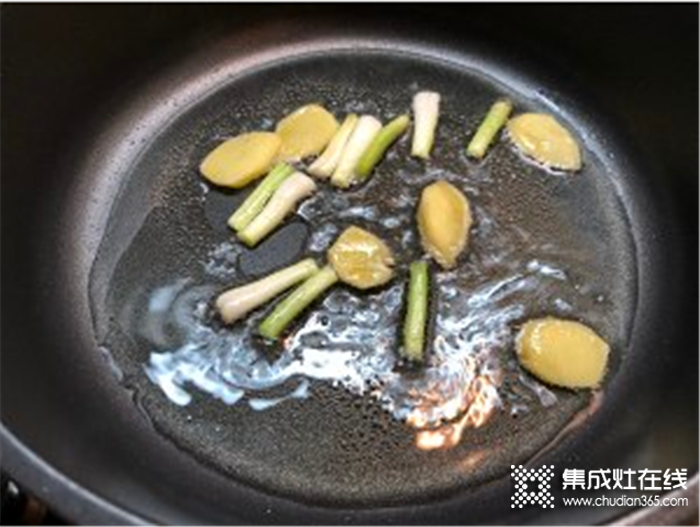 尼泰教你一道米飯殺手--家常版黃燜雞，鮮香可口回味無窮