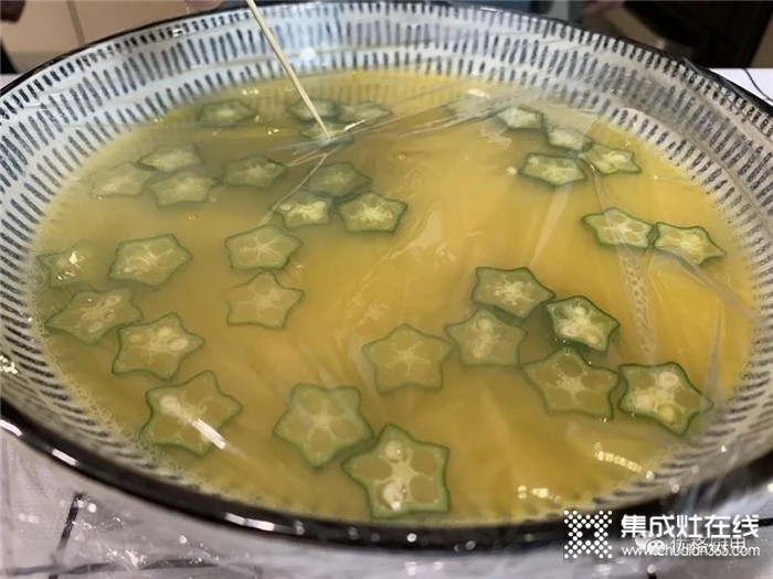 優(yōu)格今日美食分享：細(xì)膩滑嫩的秋葵雞蛋羹，趕緊用優(yōu)格集成灶做起來吧