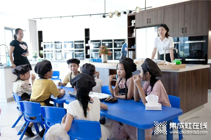 浙派“浙是美食派”親子營第14季開課啦，這期做核桃酥，營養(yǎng)健康又美味~